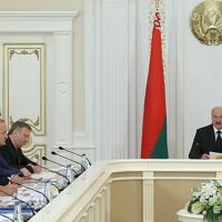 Президент Беларуси Александр Лукашенко заявил, что в экономике правительство «пассивно плывет по течению».