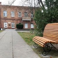В Пинске продолжается благоустройство ул. Ленина — установили новые скамейки