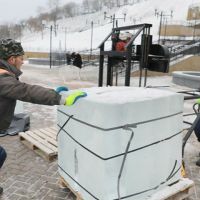 В Могилеве началась стройка ледяной резиденции Деда Мороза