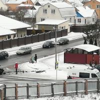 ДТП в Пинске: на перекрестке в Радужном столкнулись 2 легковушки - фото