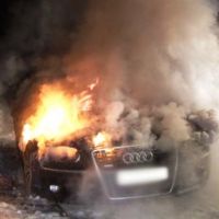 В Пинске на ул. Брестской горел автомобиль Audi