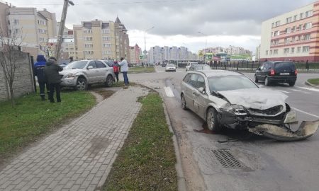 ДТП на перекрестке ул. Шапошника и ул. Поселковой - фото