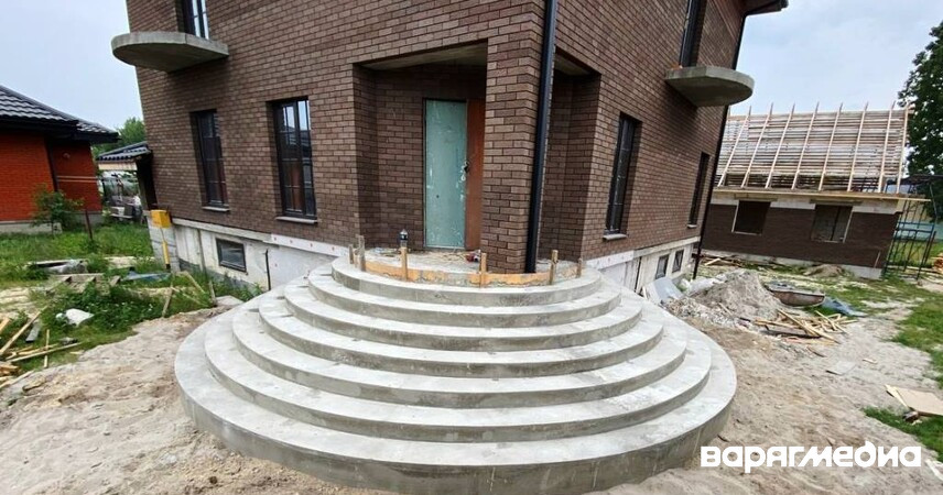 Монолитные лестницы в Пинске и районе – надежное, практичное и стильное решение для частного дома