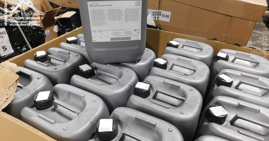 В грузовике принадлежащем польскому перевозчику брестские таможенники обнаружили 7 тыс. единиц лишних автотоваров на которых намеревались сэкономить 400 тыс. рублей