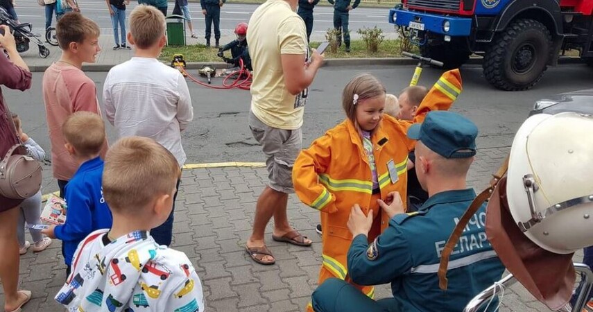 «Безопасные каникулы»: мастер-классы, квизы и спецтехника - спасатели МЧС 1 июня встретятся с детьми в Пинске и районе