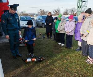 Экскурсия в пожарную часть №1 г. Пинска: школьникам показали будни МЧС