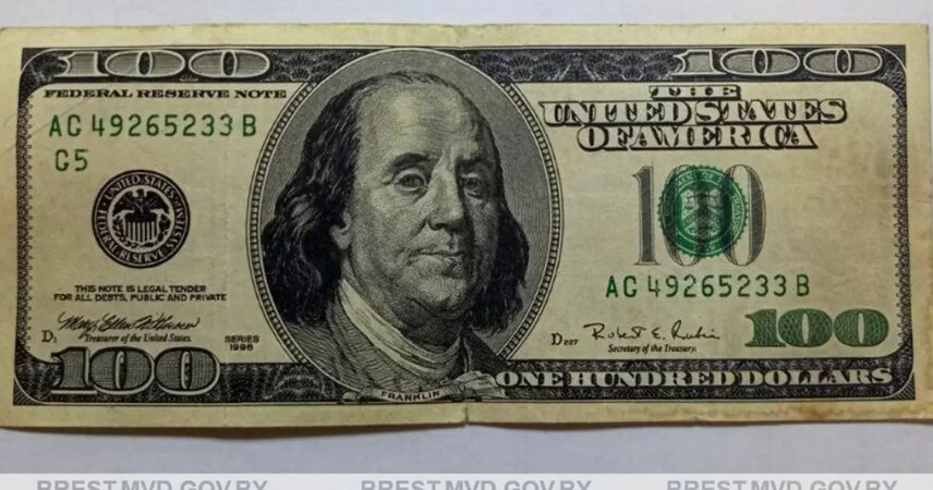 Привезла фальшивку из Турции: в Пинске женщину задержали при обмене $100 купюры