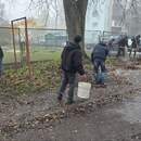 По инициативе Пинского РОВД неработающие и ранее судимые граждане вышли на уборку листьев