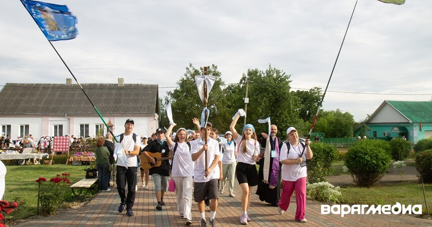 Католікі Берасцейшчыны прайшлі 120 кіламетраў да абраза Маці Божай у Лагішыне. Фотарэпартаж