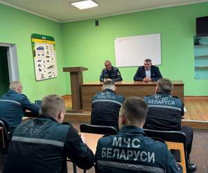 Встреча поколений: в Пинском ГРОЧС ветераны делятся опытом с молодыми спасателями