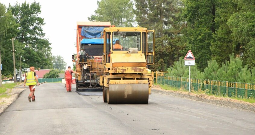 В Пинском районе асфальтируют участок дороги Н-221 Синин-Охово-Березовичи
