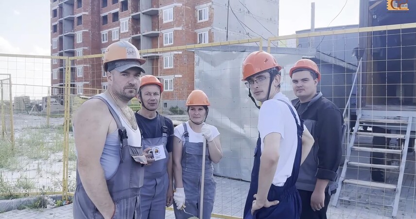 В Стройтресте №2 сняли клип-пародию на хит Пирожкова ко Дню строителя