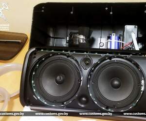 Брестские таможенники изъяли более 1 кг мефедрона и 3,2 тысячи наркотических таблеток, спрятанных в музыкальных колонках