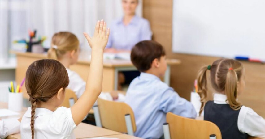 Родители обеспокоены платными пособиями и кружками: в Минобразования ответили