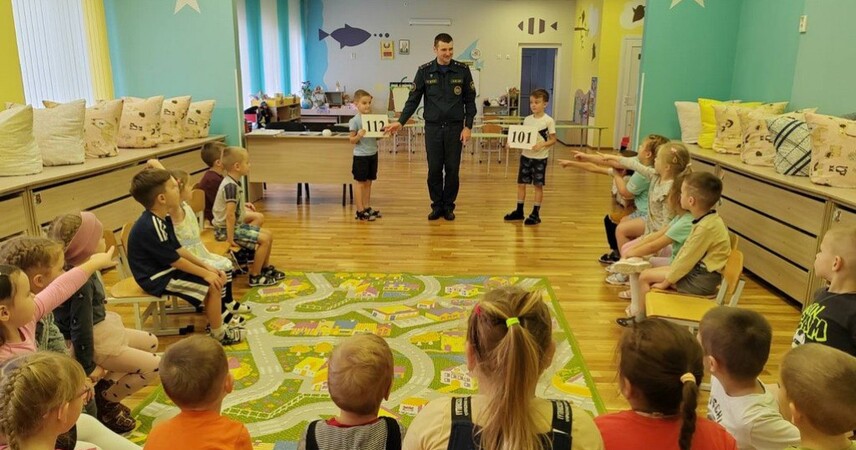 В Пинске в детсаду №21 прошёл урок пожарной безопасности МЧС для детей и родителей