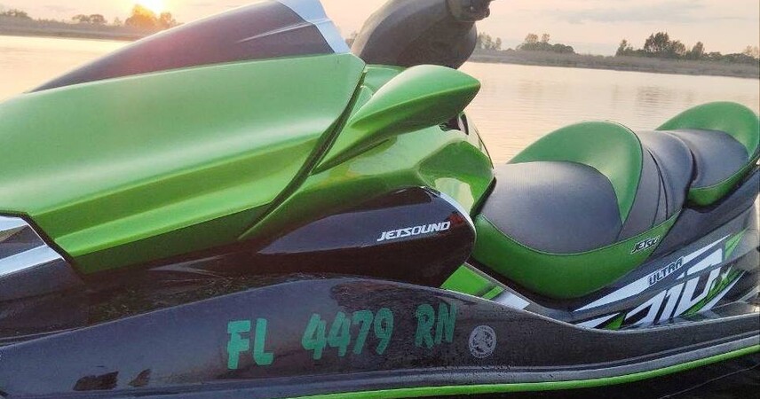 В Пинском районе мужчина погиб после опрокидывания гидроцикла