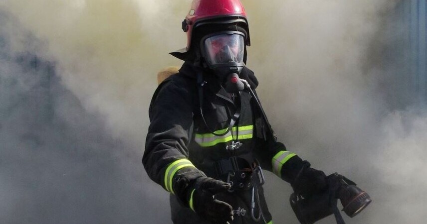 В Пинске спасли мужчину из горящей комнаты в общежитии на 8-м этаже