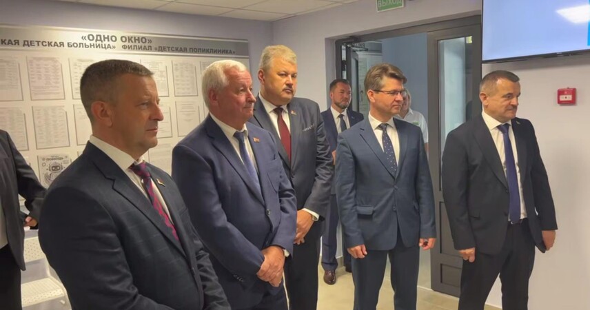 Детскую поликлинику в Пинске открыли после капремонта: на церемонии присутствовал губернатор области