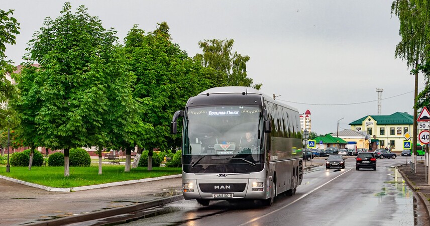 Автобусные рейсы Пинск – Вроцлав временно отменены: причина — закрытие границы с Польшей