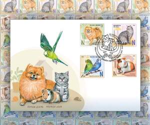 Шпиц, кошка, хомяк и попугай: Белпочта выпустила новые почтовые марки «Домашние питомцы»
