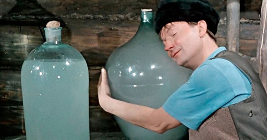 19 марта - День самогонщика: чем опасны суррогаты алкоголя, рассказали в УВД