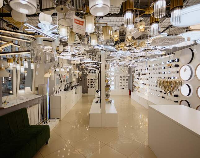 В Пинске открылся магазин сети «Технологии Света»: огромный выбор светильников и электрики для дома и ремонта