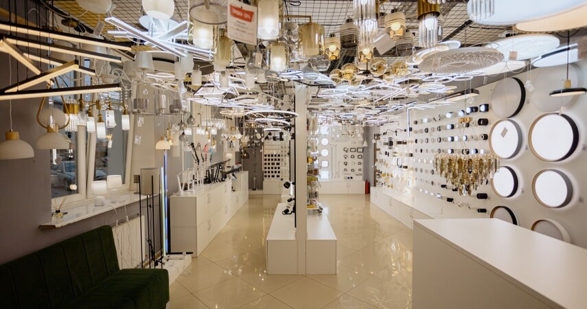 В Пинске открылся магазин сети «Технологии Света»: огромный выбор светильников и электрики для дома и ремонта