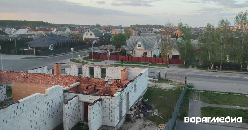 Власти Пинска активизировали борьбу с пустующими домами и долгостроями