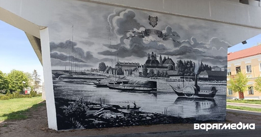 В Пинске появились новые места для фотосессий - муралы на опорах моста