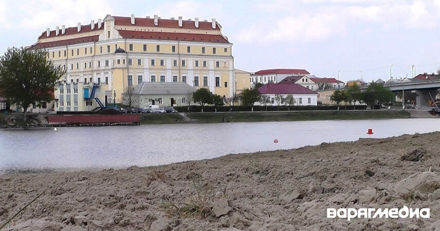 Власти Пинска обсудили готовность к лету: арендное жилье для специалистов, чистые пляжи и набор спасателей