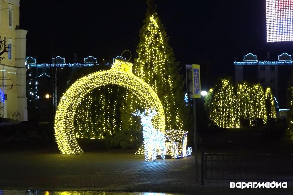 В Пинске стартует ежегодный конкурс на лучшее новогоднее оформление зданий и территорий