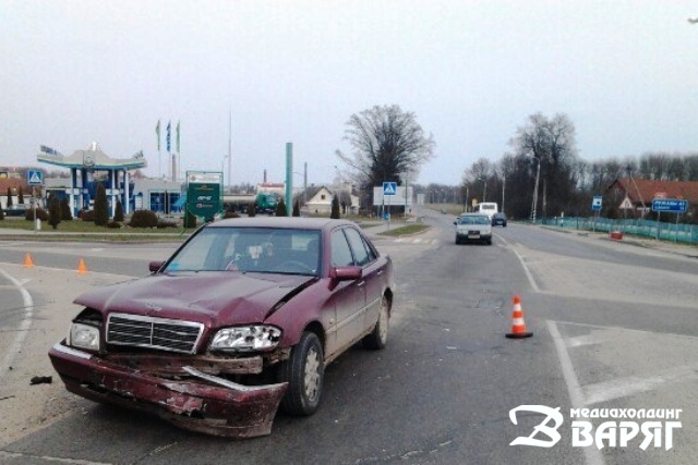 ДТП в Пружанах: Mercedes сбил мотоциклиста на «Яве»