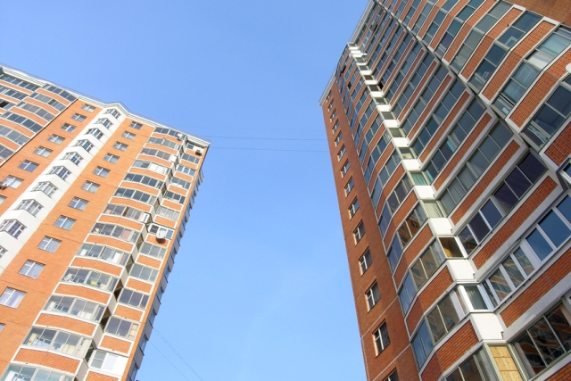 покупка квартиры, Пожилая женщина упала с 14 этажа жилого дома в Бресте