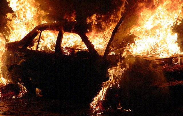 Пинск: от взрыва Audi выбило окна в двух домах