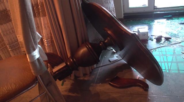 видео с места разбойного нападения на частный дом ИП в Пинске