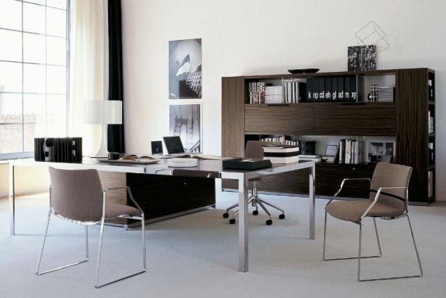 Удобный офисный стол – залог продуктивной работы