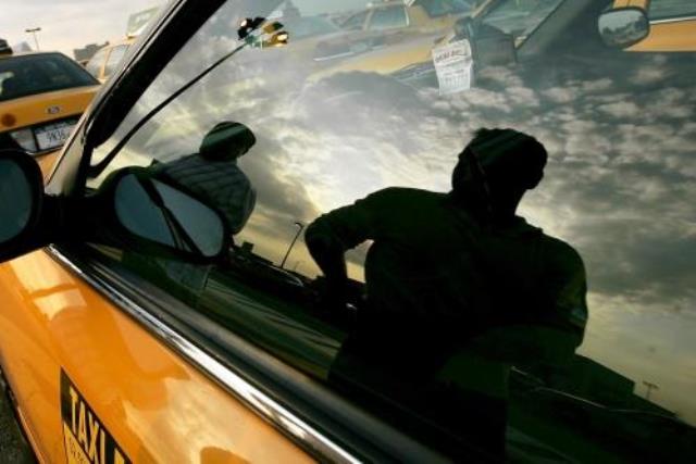 Буйные пассажиры: в Пинске избили таксиста - фото