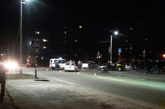 ДТП в Пинске: ехавший на красный автомобиль ГАИ столкнулся с Opel - фото