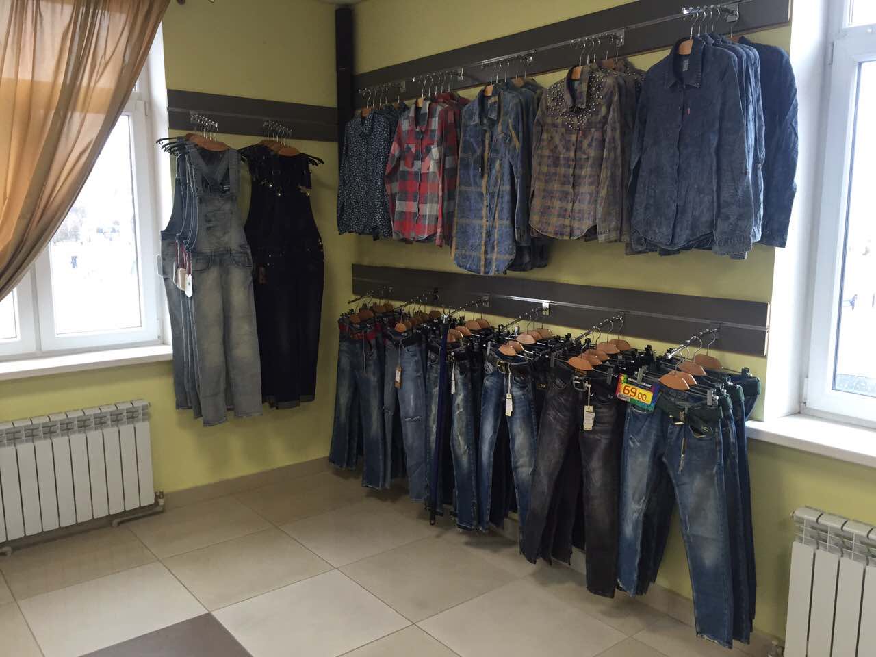 «Мега-джинс»: самый большой магазин джинсовой одежды открывается в Пинске - фото