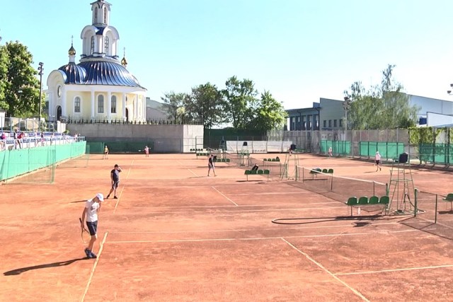 Теннисные корты в Пинске - фото