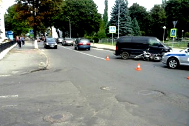 ДТП в Пинске: пострадала женщина-мотоциклистка - фото