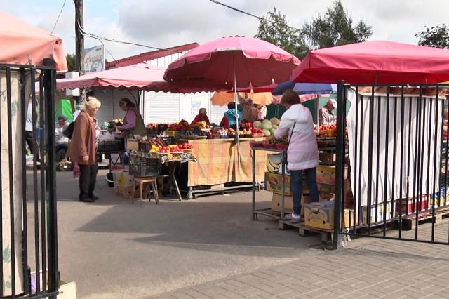 Пенсионерку из Пинска осудили за продажу пакетов на рынке, фото - рынок в Пинске по ул. Звездной