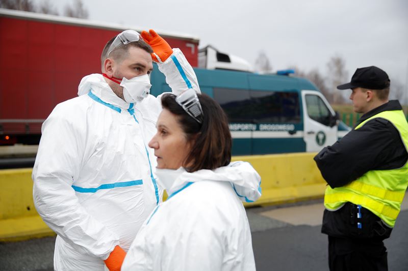 Из-за коронавируса в Польше введён режим эпидемии - фото
