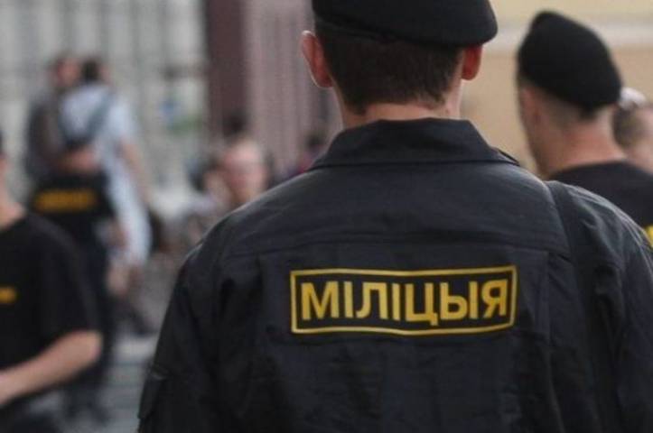 милиционеров пересаживают на велосипеды в Минске - фото