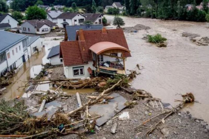 Катастрофа в Германии: от наводнения погибли более 100 человек, пропали без вести − 1300
