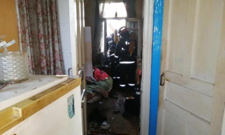 Едва не погиб в собственной кровати: в Пинске на пожаре спасли мужчину, фото Пинского ГРОЧС