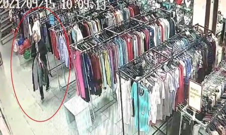 похитила куртки из магазина в Пинске, фото