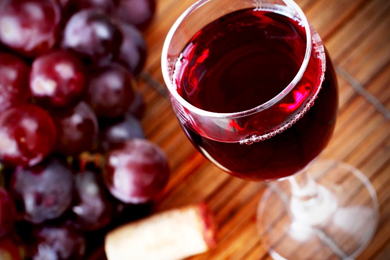 Бокал красного вина для здоровья