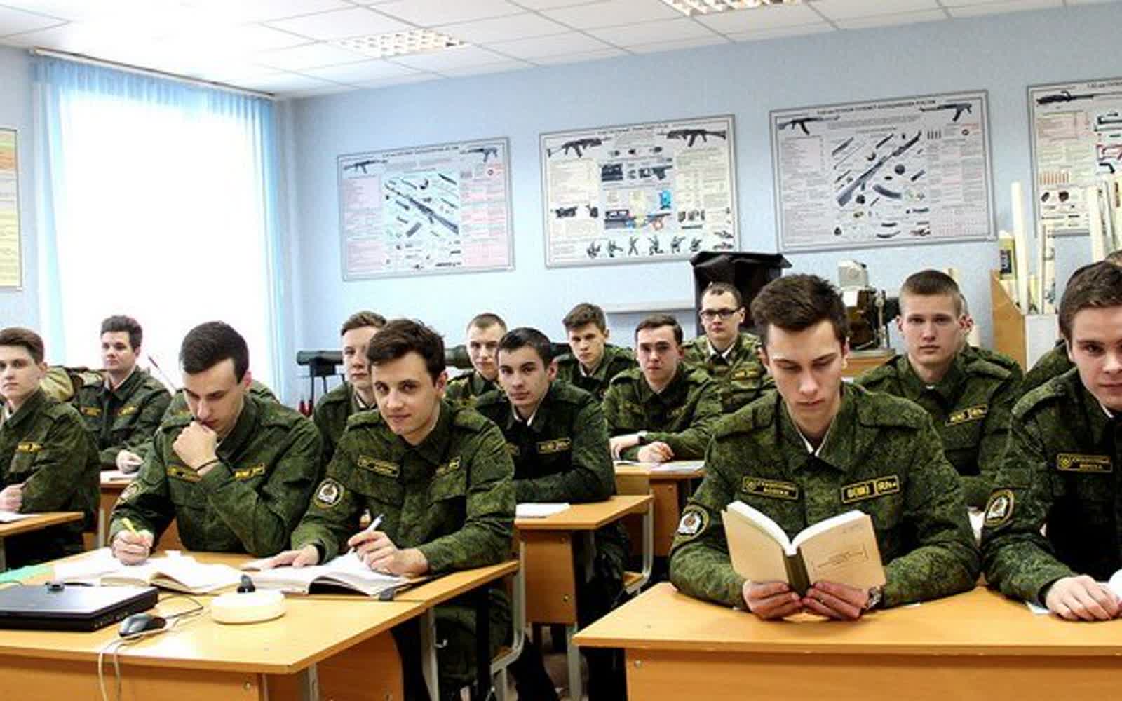 На военных кафедрах вузов ввели обязательную физкультуру