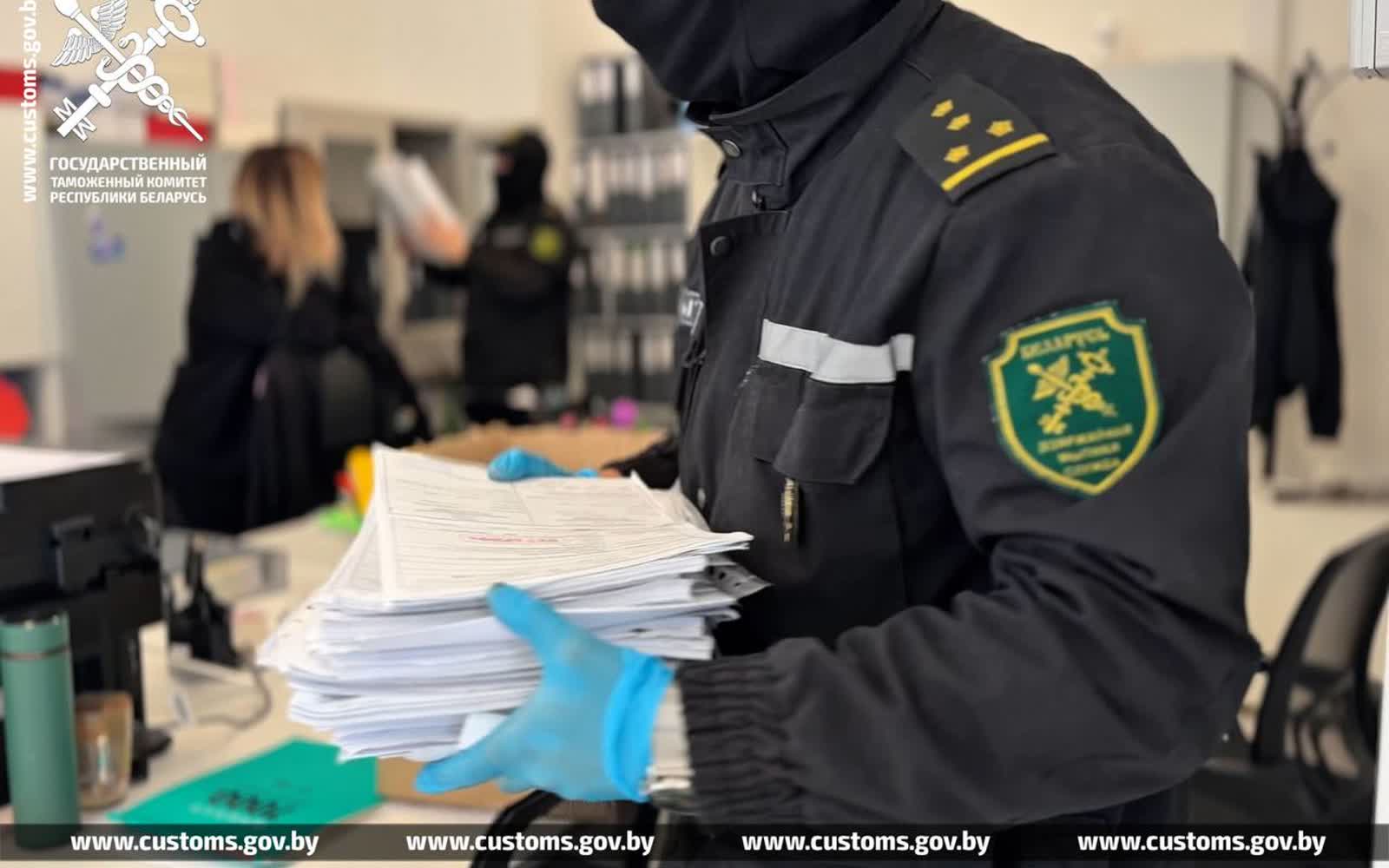 Изъятые премиальные электромобили на таможне Беларуси — схема ввоза по подложным документам